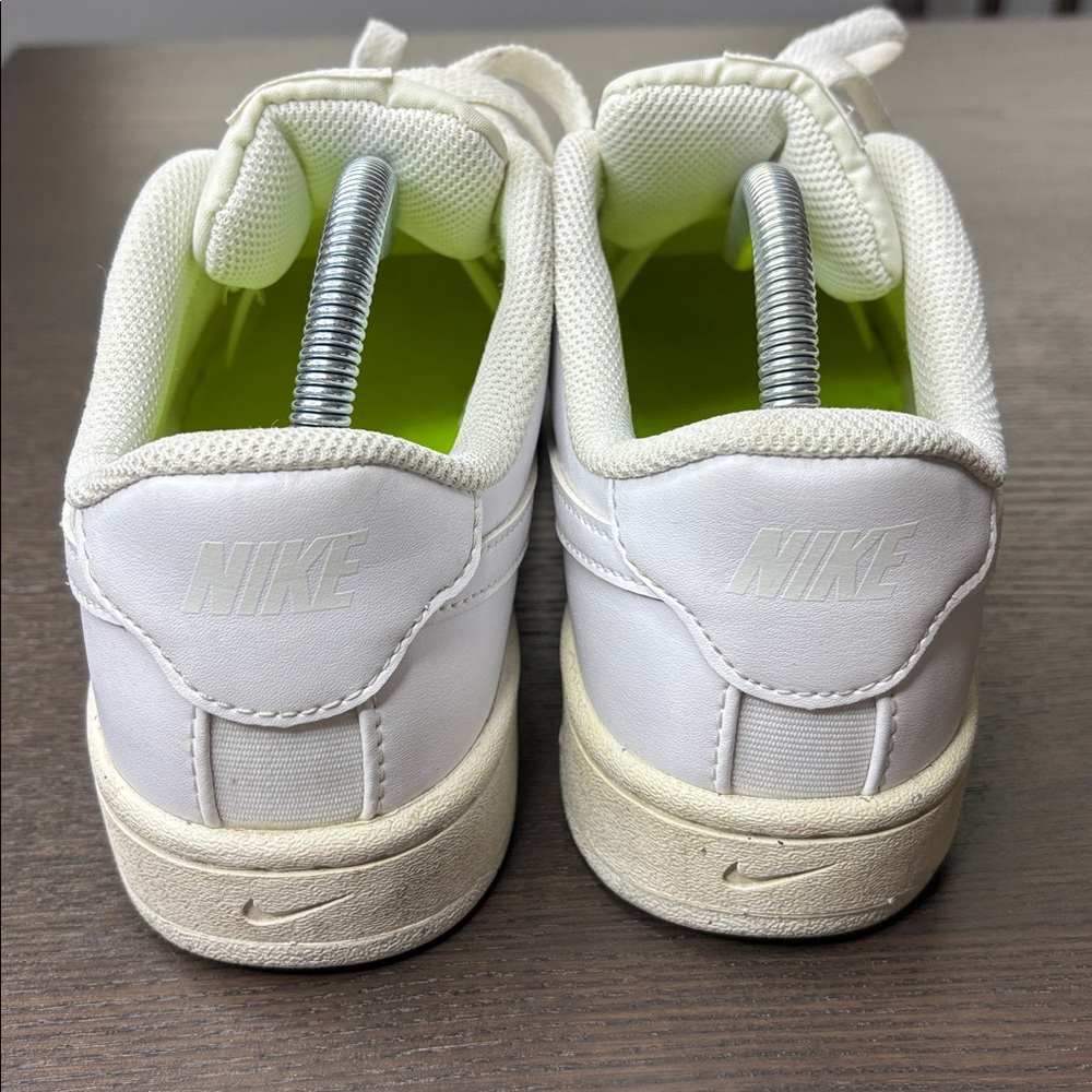 Nike White Low-Top Sneakers 9.5 Classic Tennis Shoes - Picture 4 of 7